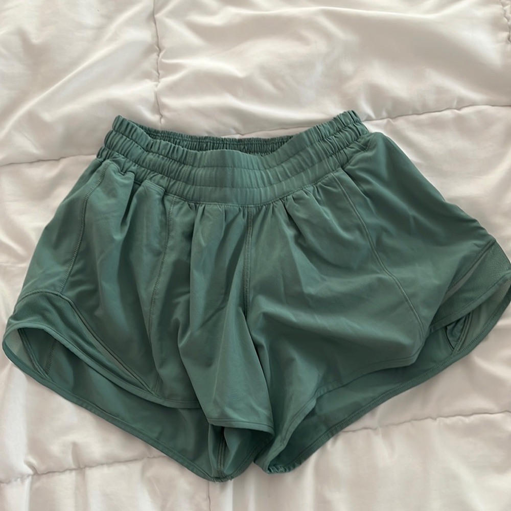 Hotty hot Lululemon shorts (long)